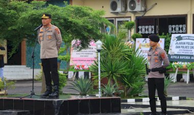 Kapolres-Sikka-Tegaskan-Disiplin,-Integritas,-dan-Komitmen-Anti-Narkoba-dalam-Apel-Pagi-dan-Jam-Pimpinan