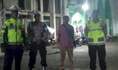 Dari-Perumnas-hingga-Wuring,-Propam-Polres-Sikka-Polda-NTT-Pastikan-Kekuatan-Pengamanan-Tarawih-Utuh-dan-Siap