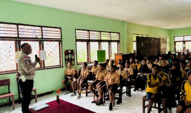 Langkah-Nyata-Sat-Lantas-Polres-Sikka-Polda-NTT-Membangun-Budaya-Tertib-Lalu-Lintas-di-Kalangan-Pelajar