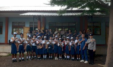 Dari-Lapangan-Upacara-SMP-Vivi-Maumere,-Polres-Sikka-Tanamkan-Disiplin,-Etika-Bermedsos,-dan-Semangat-Anti-Bullying