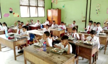 Distribusi-Makan-Bergizi-Gratis-di-Kabupaten-Sikka-Capai-19.649-Porsi,-Sasar-Pelajar-hingga-Ibu-Hamil