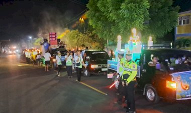 Gemuruh-Takbir-Menggelegar,-Lautan-Massa-Padati-Jalanan:-Polres-Sikka-Pastikan-Pawai-Tetap-Terkendali