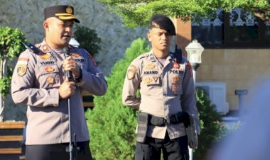 Disiplin-dan-Profesionalitas-Ditekankan,-Wakapolres-Sikka-Pimpin-Apel-Pagi-dan-Jam-Pimpinan