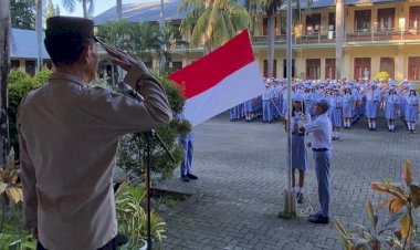 “Irup-di-SMAK-Frater,-Kasat-Binmas-Polres-Sikka-Gaungkan-Disiplin,-Persatuan,-dan-Etika-Digital”
