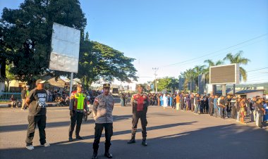 Semangat-Iman-Menggema-di-Kabupaten-Sikka,-Jalan-Salib-Berlangsung-Aman-di-Bawah-Pengawasan-Polres-Sikka