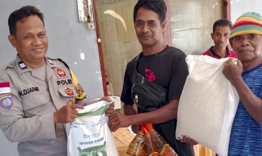 Warga-Beru–Wairotang-Sikka-Tersenyum,-Bantuan-Pangan-Disalurkan;-Bhabinkamtibmas-Sisipkan-Pesan-Kamtibmas-dan-Layanan-110