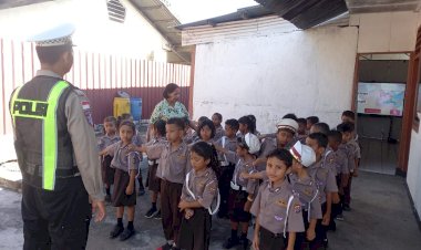 Gencarkan-Edukasi-Kamseltibcarlantas,-Satlantas-Polres-Sikka-Sasar-TKK-Bhayangkari-untuk-Pembentukan-Karakter-Tertib-Lalu-Lintas