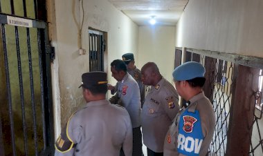 Disiplin-Piket-Diuji,-15-Tahanan-Dipastikan-Aman:-Apel-Serah-Terima-SPKT-Polres-Sikka-Berjalan-Tertib