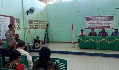 “Khidmat-dan-Kondusif,-Kapolsek-Waigete-Hadiri-Pelantikan-Penjabat-Kepala-Desa-Hoder”