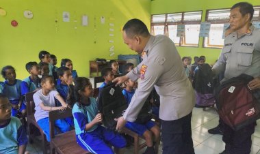 Menembus-Pelosok-Wukur,-Kapolres-Sikka-Tebar-Kepedulian-dan-Harapan-bagi-Generasi-Penerus-Bangsa