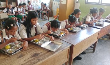 “Ribuan-Pelajar-dan-Balita-di-Sikka-Terima-Program-Makan-Bergizi-Gratis,-Distribusi-Dikawal-Hingga-Pelosok”