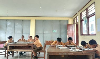 MBG-di-Sikka-Kian-Masif:-Ribuan-Pelajar,-Ibu-Hamil-dan-Balita-Terima-Asupan-Bergizi