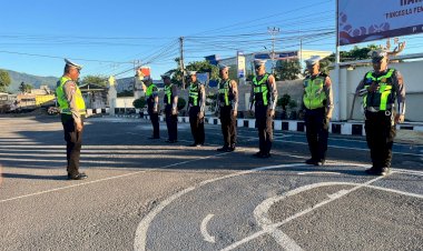“Sejak-Fajar,-Satlantas-dan-Sat-Polairud-Polres-Sikka-Bergerak:-Jalan-Raya-dan-Perairan-Dijaga-Ketat”