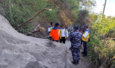 Dirjen-SDA-Kementerian-PU-Turun-Langsung-ke-Palue-Sikka,-Tinjau-Jalan-Poros-Empat-Desa-yang-Dihantam-Gempa