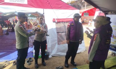 Trauma-Healing-di-Tengah-Duka-Gempa,-Polri-Pulihkan-Kekuatan-Pengungsi-Sikka-dari-Luka-yang-Tak-Terlihat