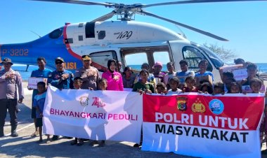 Bhayangkari-Peduli-Sikka-Salurkan-Bantuan-Logistik-bagi-Warga-Terdampak-Gempa-di-Pulau-Palue