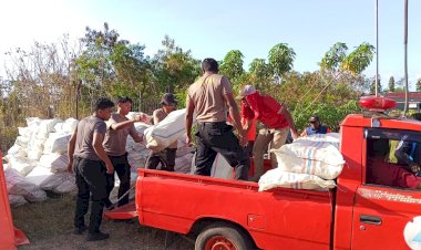 Pasca-Gempa,-Sikka-Bergerak:-Polri-dan-Berbagai-Elemen-Salurkan-Bantuan-ke-Warga-Terdampak