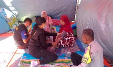 Polri-Hadir-Menjaga-Kesehatan-Pengungsi,-Menguatkan-Harapan-Pascagempa-Bumi-di-Sikka