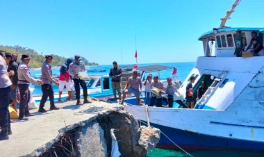Kawal-Bantuan-Korban-Gempa,-Polres-Sikka-Pastikan-1.583-Logistik-Tiba-Aman-di-Posko-Palue