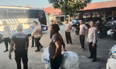 168-Dos-Bantuan-Dilepas-dari-Polres-Sikka,-Polri-Bergerak-Pulihkan-Harapan-Anak-Anak-Korban-Gempa-Flores