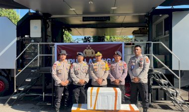 Dari-Gudang-Polres-Sikka-ke-Dapur-Lapangan,-Bantuan-Pangan-Polda-NTT-Disalurkan-untuk-Warga-Terdampak-Gempa