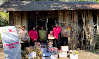 Pasca-Gempa,-Bhayangkari-Sasar-Warga-dan-30-Pelajar-Sikka-Paga,-Seragam-hingga-Sembako-Disalurkan