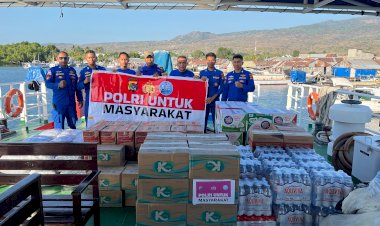 Dari-Daratan-hingga-Pulau-Terluar,-Polres-Sikka-Terus-Bergerak-Salurkan-Bantuan-bagi-Korban-Gempa