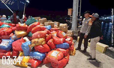 Bantuan-Berdatangan,-Polres-Sikka-Pastikan-Logistik-Korban-Gempa-Terkawal-Aman