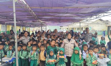 Pulihkan-Luka-Tak-Kasatmata-Pascagempa,-Polres-Sikka-Kembalikan-Senyum-Anak-anak
