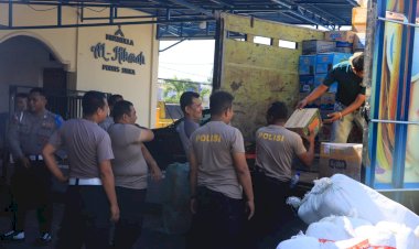 “Bantuan-Gempa-Flores-Tiba-di-Polres-Sikka,-Kepedulian-Polres-Kupang-Menyentuh-Warga-Palue.”