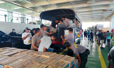 “Menembus-Jarak,-Mengantar-Harapan:-Polres-Sikka-Hadir-untuk-Warga-Palue-Terdampak-Gempa”