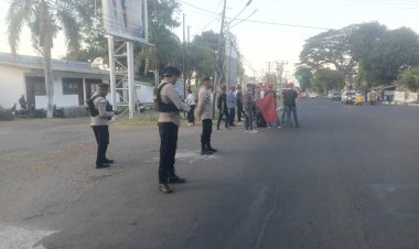 Kawal-Aspirasi-Mahasiswa,-Polres-Sikka-Pastikan-Aksi-Mimbar-Bebas-PMKRI-Berlangsung-Aman-dan-Kondusif