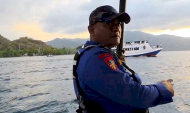 Melintasi-Laut-Menuju-Palue,-Satpolairud-Sikka-Lakukan-Pengawalan-Perjalanan-Jokowi-Widodo