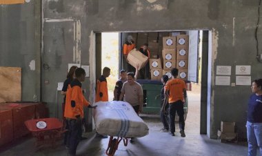 Dukung-Penanganan-Pascagempa-di-Sikka,-Meratus-Foundation-Salurkan-Bantuan-Logistik-ke-Gudang-COSIK