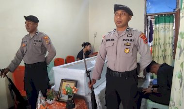 Pengabdian-di-Penghujung-Tugas,-Polsek-Lela-Kawal-Penghormatan-Terakhir-Aiptu-I-Nengah-Mertayasa