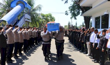 Tugas-Telah-Usai,-Polres-Sikka-Lepas-Aiptu-I-Nengah-Martayasa-dengan-Penghormatan-Terakhir