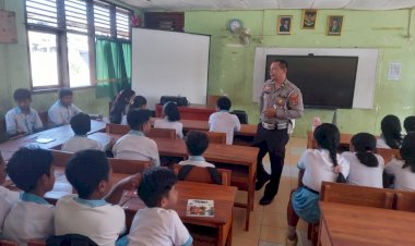 Sentuhan-Kepedulian-Satlantas-Polres-Sikka-Pulihkan-Semangat-Anak-Pasca-Gempa-di-SDI-Wairklau