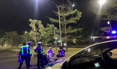 Ketika-Malam-Terlelap,-Lampu-Biru-Polres-Sikka-Tetap-Menyala-untuk-Keselamatan