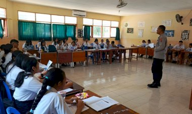 Langkah-Nyata-Polres-Sikka-dan-Polsek-Jajaran,-Jemput-Bola-Buka-Jalan-Pendidikan-Generasi-Muda-melalui-SPMB-SMA-Kemala-Taruna-Bhayangkara