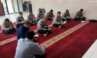 Rawat-Iman,-Kokohkan-Pengabdian:-Polres-Sikka-Perkuat-Mental-Personel-melalui-Binroh-Lintas-Agama