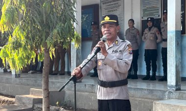 Bentengi-Generasi-Muda-dari-Pengaruh-Negatif-Digital,-Sat-Binmas-Polres-Sikka-Sambangi-SMP-Nuba-Arat