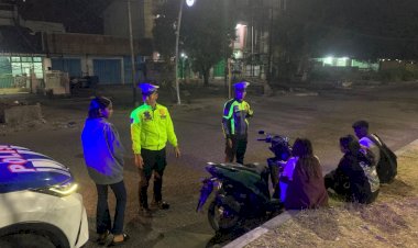 Malam-Aman,-Perjalanan-Nyaman:-Polres-Sikka-Hadir-Melalui-Patroli-Lampu-Biru