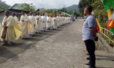 Polres-Sikka-Amankan-Ziarah-Akbar-Keuskupan-Maumere,-37-Paroki-Bersatu-dalam-Doa-dan-Harapan-Pascabencana