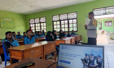 Wujudkan-Generasi-Berkarakter-dan-Berdaya-Saing,-Polres-Sikka-Sosialisasikan-SMA-Kemala-Taruna-Bhayangkara