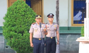 Jangan-Biarkan-Masa-Depan-Pelajar-Digadaikan!-Kapolres-Sikka-Turun-ke-Sekolah,-Perangi-Judi-Online-dan-Tanamkan-Kesadaran-Hukum