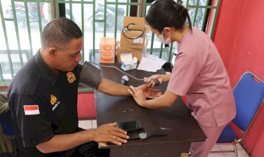 Setetes-Darah,-Sejuta-Harapan!-Sambut-HUT-ke-75-Humas-Polri,-Humas-Polres-Sikka-Buktikan-Kepedulian-Lewat-Aksi-Kemanusiaan