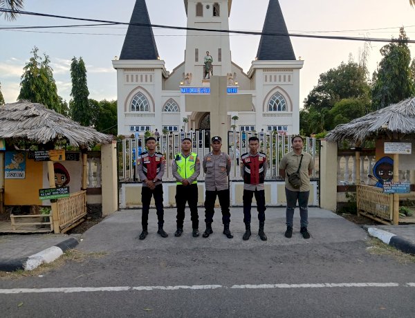 Polres Sikka dan Polsek Jajaran Amankan Rangkaian Misa Minggu, Pastikan Ibadah Berjalan Khidmat