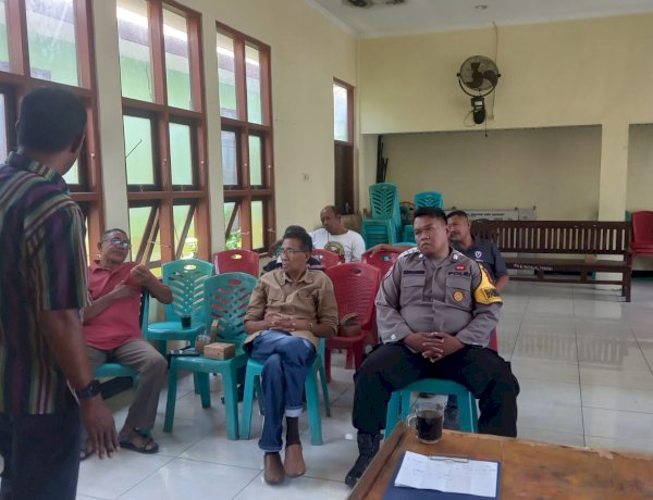 “Bhabinkamtibmas dan Lurah Nangalimang Sikka Bahas Program Koperasi Merah Putih untuk Kesejahteraan Masyarakat”