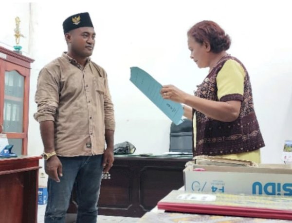 “Polres Sikka Polda NTT Kawal Aksi Damai FOKALIS, Simbol Batu Jadi Pesan Moral untuk DPRD”