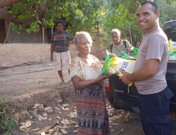 “1 Ton Beras Ludes! Polres Sikka Polda NTT dan Bulog Gerakkan Pangan Murah di Waigete”